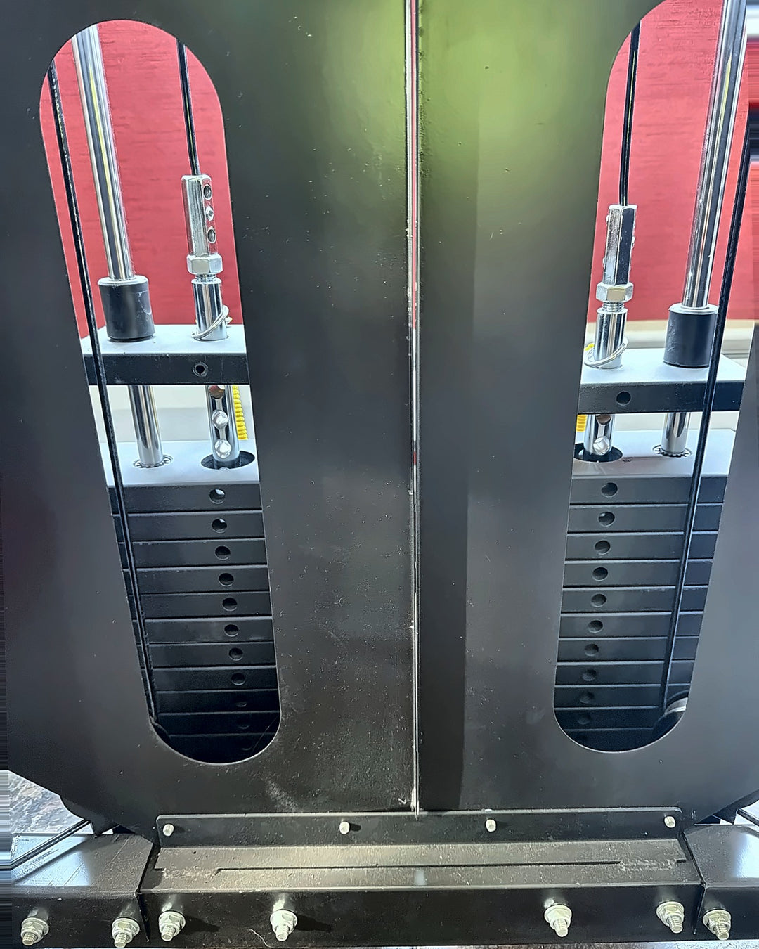 Smith Machine X2 integrated weight stacks, 2 × 132 lb, pin-select, on the unit in our Montreal store